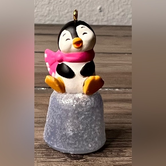 Hallmark NEW 2022 Miniature Penguin Gumdrop Christmas Ornament Limited Edition - Picture 3 of 10